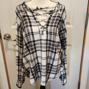 Women's Aeropostale Balank and Gray Plaid V-Neck Long Sleeve Blouse, Size Large